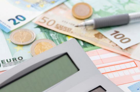 dinero y calculadora