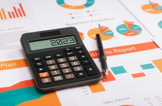 Calculator,With,Year,2023,,Growth,Chart,Analysis,And,Investments.,Business