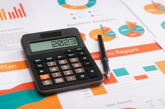 Calculator,With,Year,2023,,Growth,Chart,Analysis,And,Investments.,Business